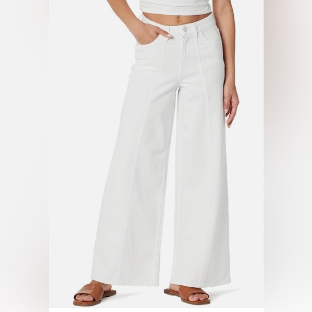 The Drop Women's Frida Relaxed Fit Jeans The  Size 34”.  New with tag.